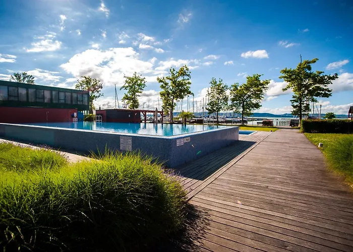 Apartament Bl Apartman By Hellobalatonlelle *