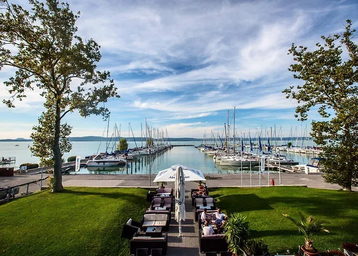 Apartament Bl Apartman By Hellobalatonlelle